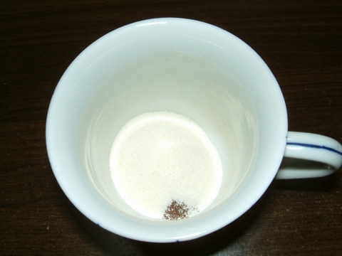 コーヒーの粉とミルコラ